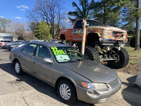 Used 1999 Toyota Camry LE image 2