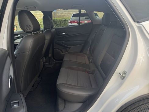 Used 2025 Chevrolet Trax LT image 24