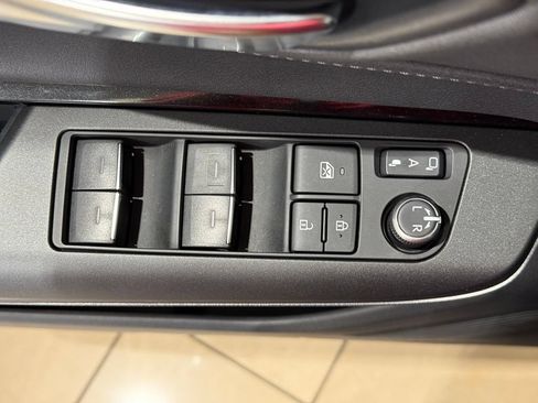 Certified 2023 Toyota Venza LE AWD/4WD image 16