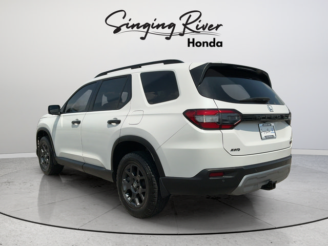Used 2025 Honda Pilot TrailSport image 5