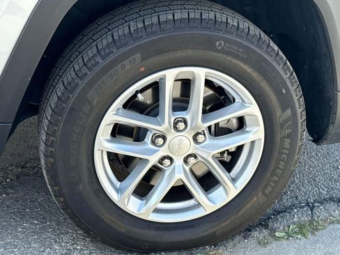Used 2023 Jeep Grand Cherokee L Laredo AWD/4WD image 38