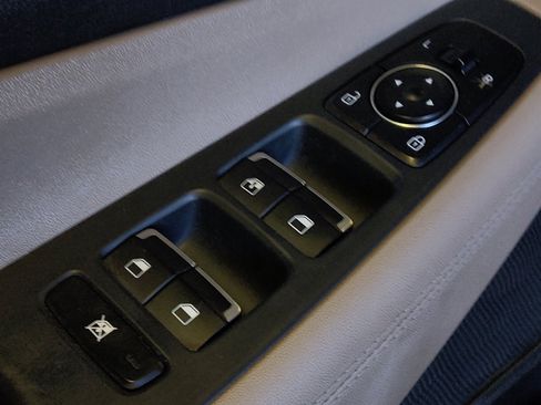 Used 2020 Hyundai Santa Fe SE FWD image 27