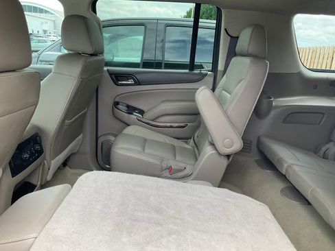Used 2017 GMC Yukon XL SLT w/ Open Road Package AWD/4WD image 8