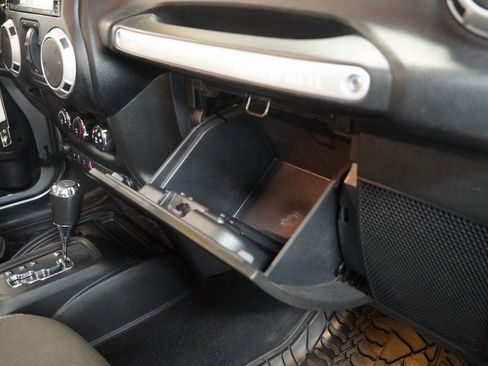 Used 2014 Jeep Wrangler Unlimited Rubicon w/ Connectivity Group image 30