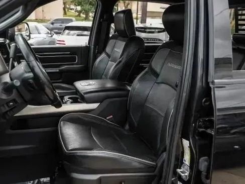 Used 2019 RAM 2500 Laramie w/ Black Appearance Package image 30