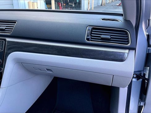 Used 2018 Volkswagen Passat 2.0T SE image 19