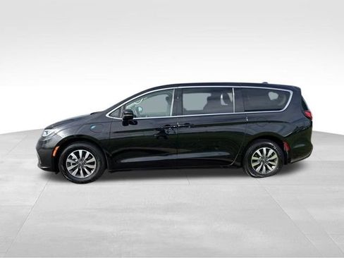 Used 2024 Chrysler Pacifica Limited FWD image 4
