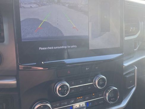 Used 2022 Ford Expedition Max XLT image 7