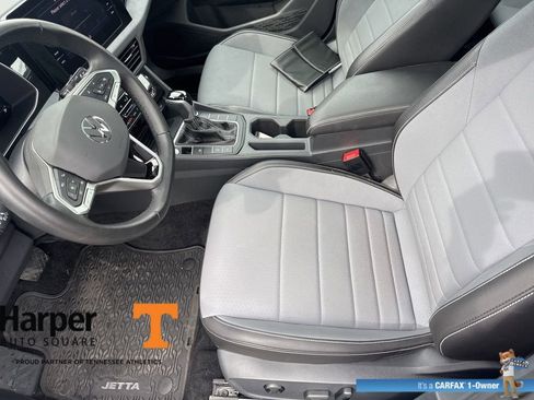 Used 2025 Volkswagen Jetta SE w/ Sunroof Package FWD image 13