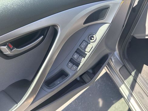 Used 2013 Hyundai Elantra GLS FWD image 12