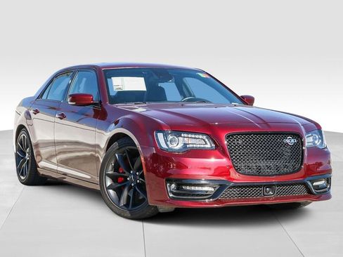 Used 2023 Chrysler 300 C image 2
