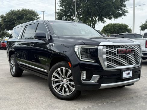 Used 2021 GMC Yukon XL Denali w/ Denali Ultimate Package RWD image 2
