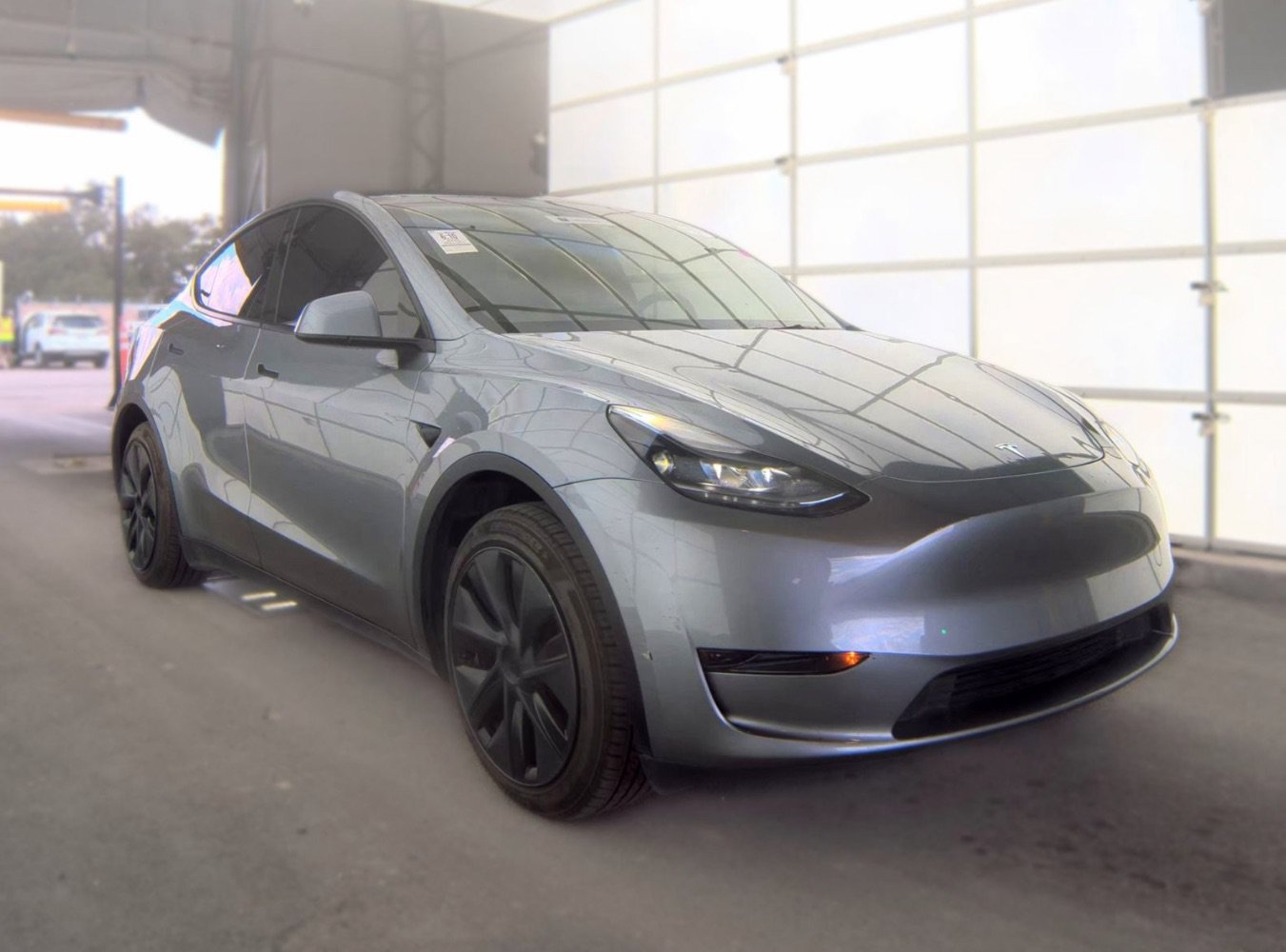 Used 2025 Tesla Model Y Long Range RWD image 3