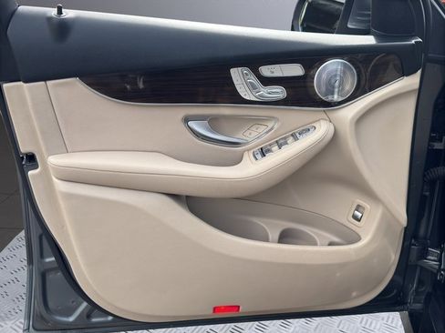 Used 2018 Mercedes-Benz GLC 300 4MATIC image 13