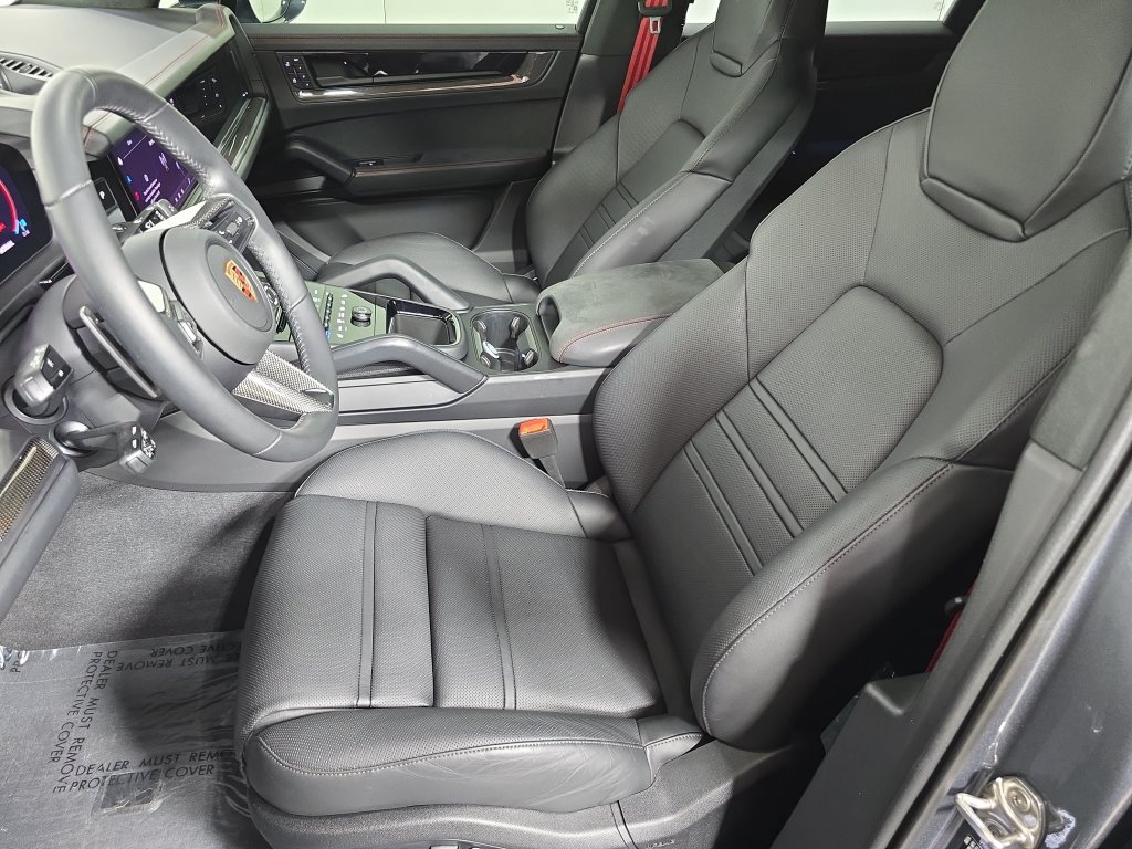 Certified 2026 Porsche Cayenne GTS AWD/4WD image 5