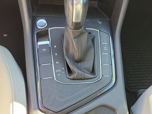 Certified 2020 Volkswagen Tiguan SE image 31