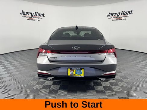 Used 2022 Hyundai Elantra SEL image 8