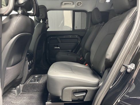 New 2025 Land Rover Defender 130 X-Dynamic SE AWD/4WD image 29