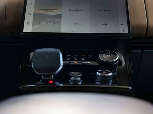 Used 2023 Land Rover Range Rover Sport SE image 21