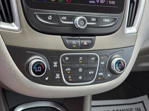 Used 2022 Chevrolet Malibu LT FWD image 18