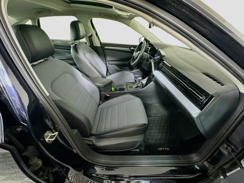 Used 2025 Volkswagen Jetta SE w/ Sunroof Package FWD image 30