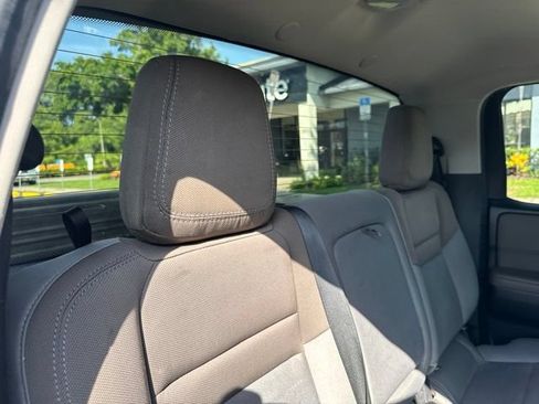 Used 2022 Nissan Frontier SV w/ Technology Package RWD image 15