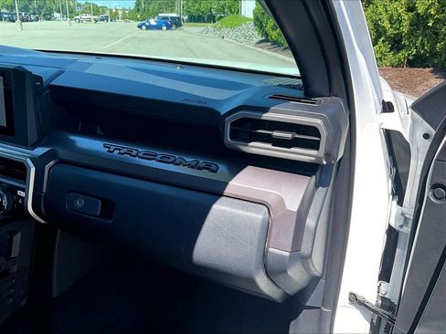 Used 2026 Toyota Tacoma SR5 AWD/4WD image 13
