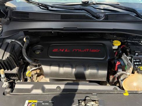 Used 2018 Jeep Compass Latitude w/ Popular Equipment Group AWD/4WD image 9