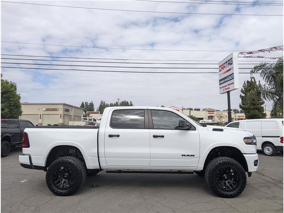 Used 2025 RAM 1500 4x4 Crew Cab image 4