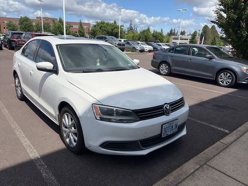 Used 2013 Volkswagen Jetta SE FWD image 2