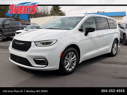New 2026 Chrysler Pacifica Select