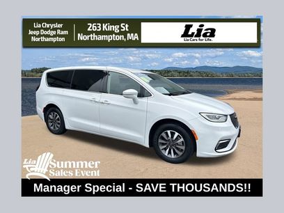 Used 2022 Chrysler Pacifica Touring-L