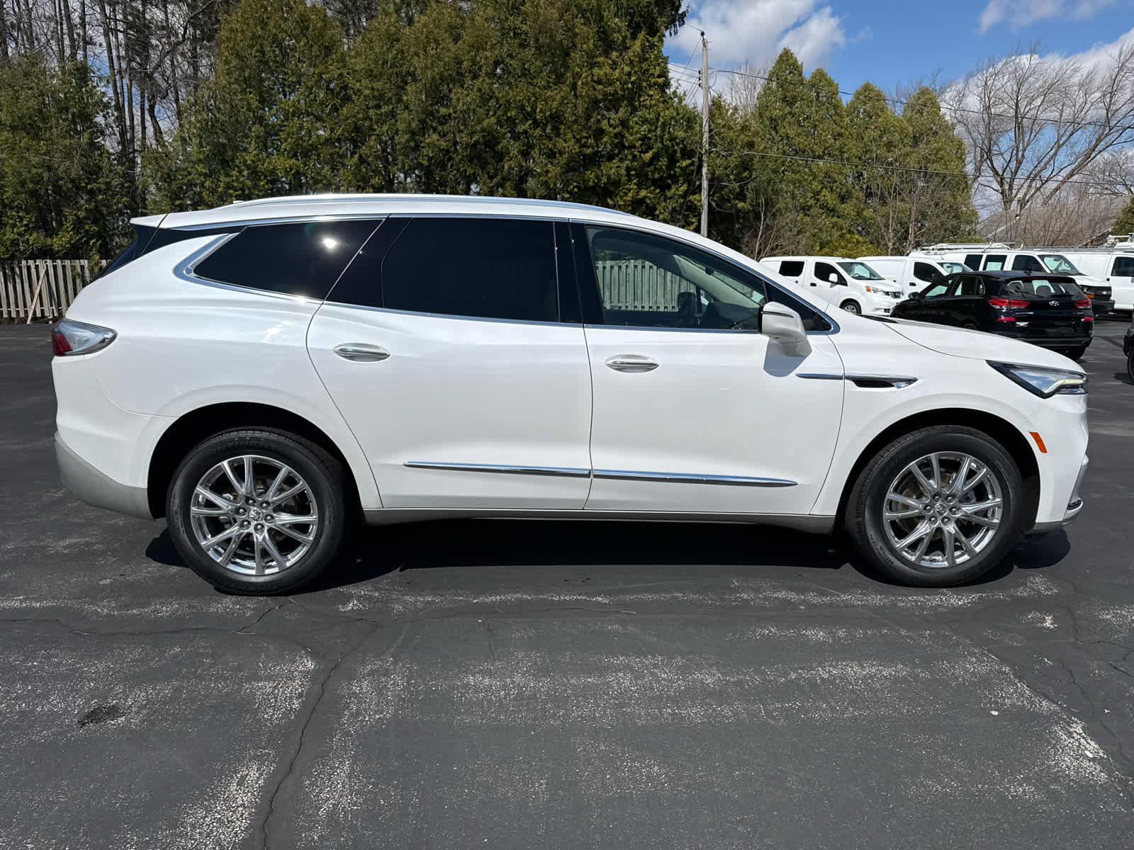 Used 2023 Buick Enclave Essence w/ Experience Buick Package AWD/4WD image 2