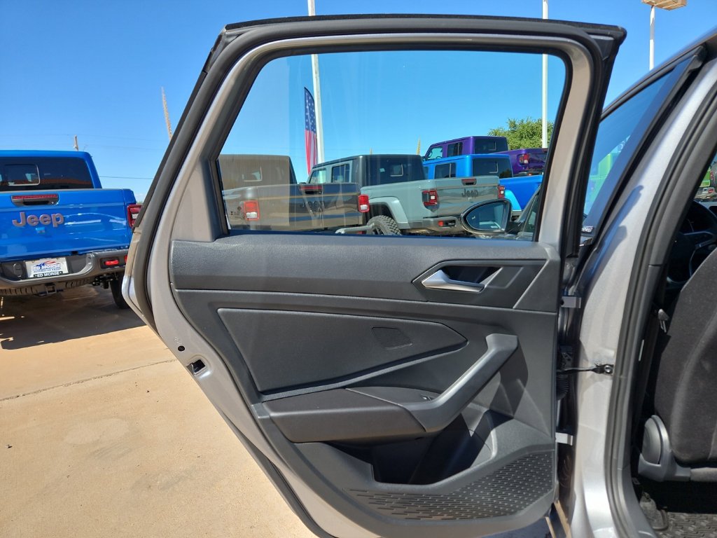 Used 2025 Volkswagen Jetta Sport FWD image 17