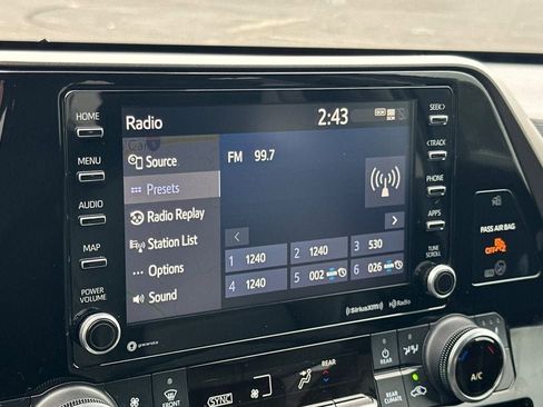 Used 2022 Toyota Highlander XLE image 16