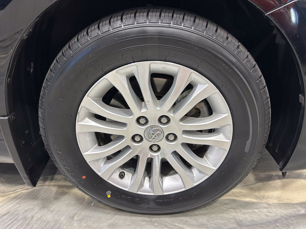 Used 2017 Toyota Sienna XLE FWD image 26