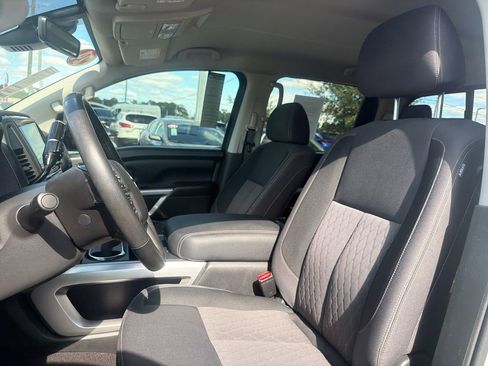 Used 2024 Nissan Titan SV w/ SV Convenience Package image 16