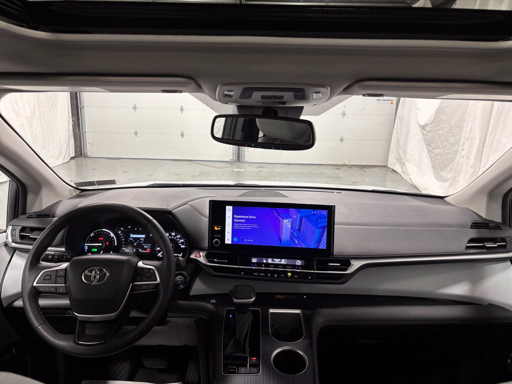 Used 2026 Toyota Sienna XLE FWD image 44