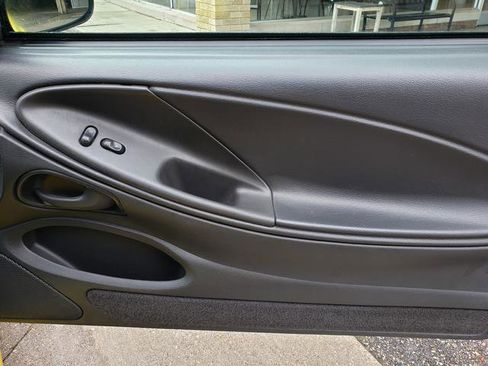 Used 2001 Ford Mustang Convertible image 18