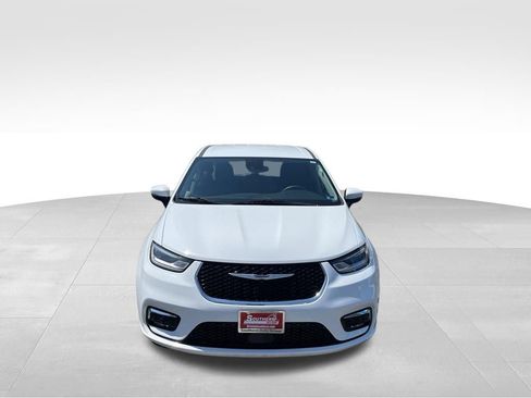 Used 2023 Chrysler Pacifica Touring-L FWD image 42