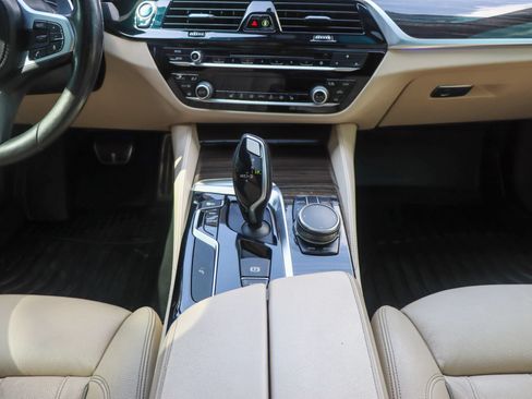 Used 2018 BMW 530i w/ M Sport Package RWD image 27