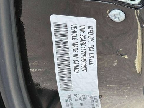 Used 2023 Chrysler Pacifica Touring-L FWD image 19