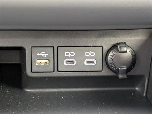 Used 2023 Toyota Highlander LE image 24