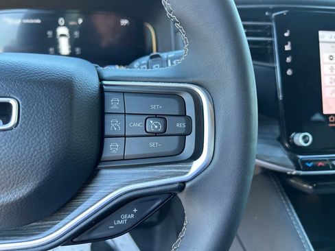 Used 2024 Jeep Wagoneer L Series II w/ Flexible Seating Group AWD/4WD image 20