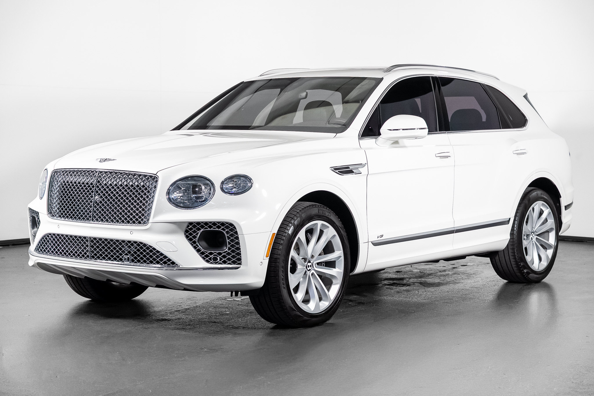 Used 2022 Bentley Bentayga AWD/4WD image 12