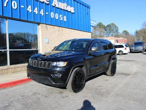 Used 2020 Jeep Grand Cherokee Limited w/ Luxury Group II image 3