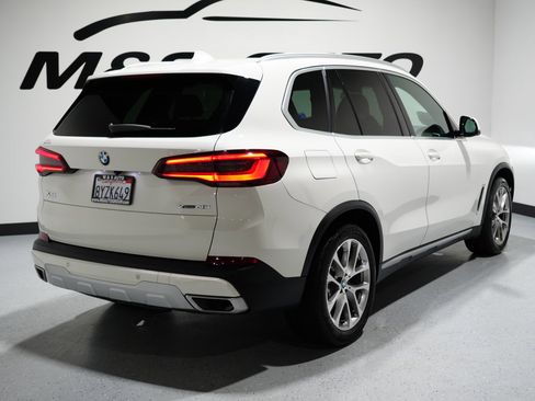 Used 2022 BMW X5 xDrive40i w/ Parking Assistance Package image 8