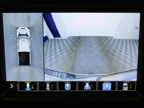 Used 2023 Chevrolet Silverado 2500 High Country w/ Z71 Off-Road Package image 16