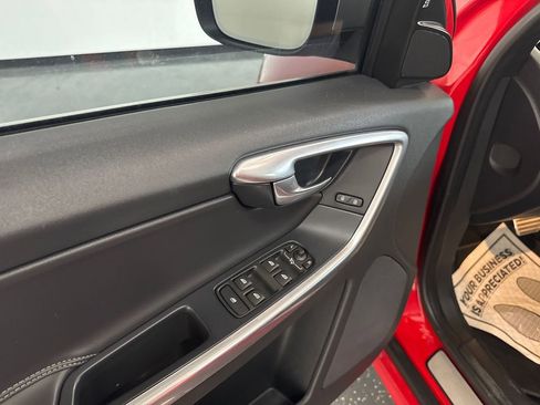 Used 2016 Volvo XC60 T6 R-Design Platinum w/ Climate Package image 10