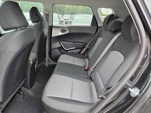 Used 2025 Kia Soul LX w/ LX Technology Package image 16